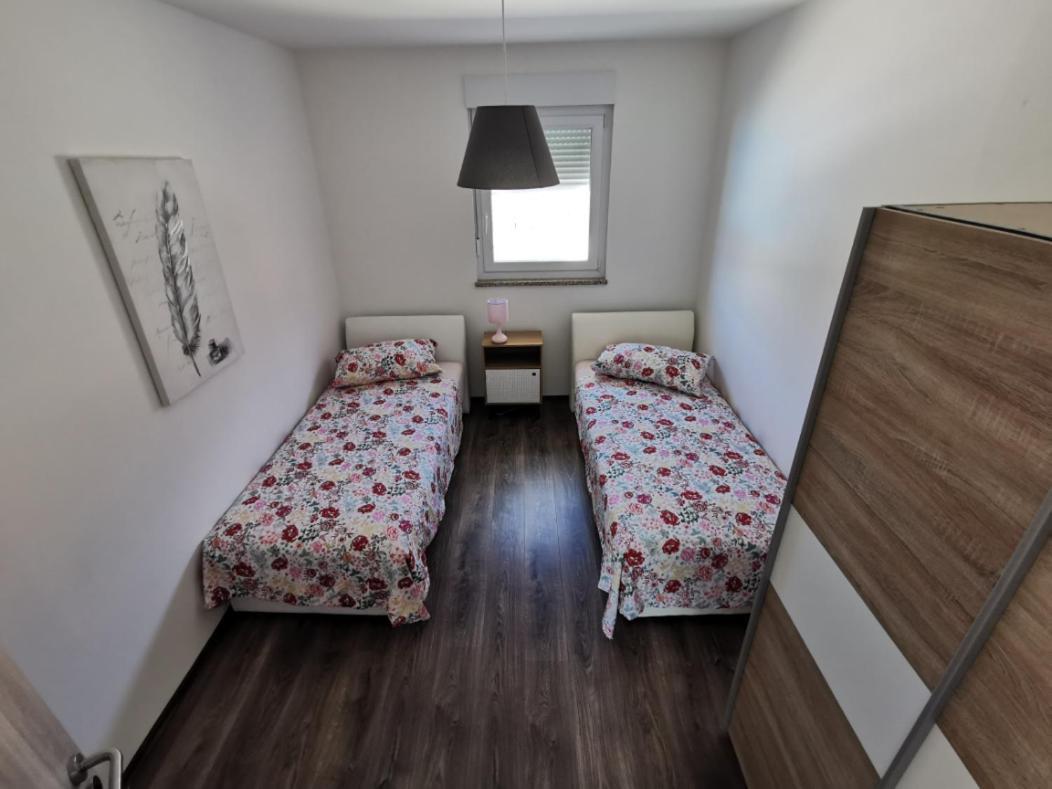 Family House Hana Канфанар Екстер'єр фото